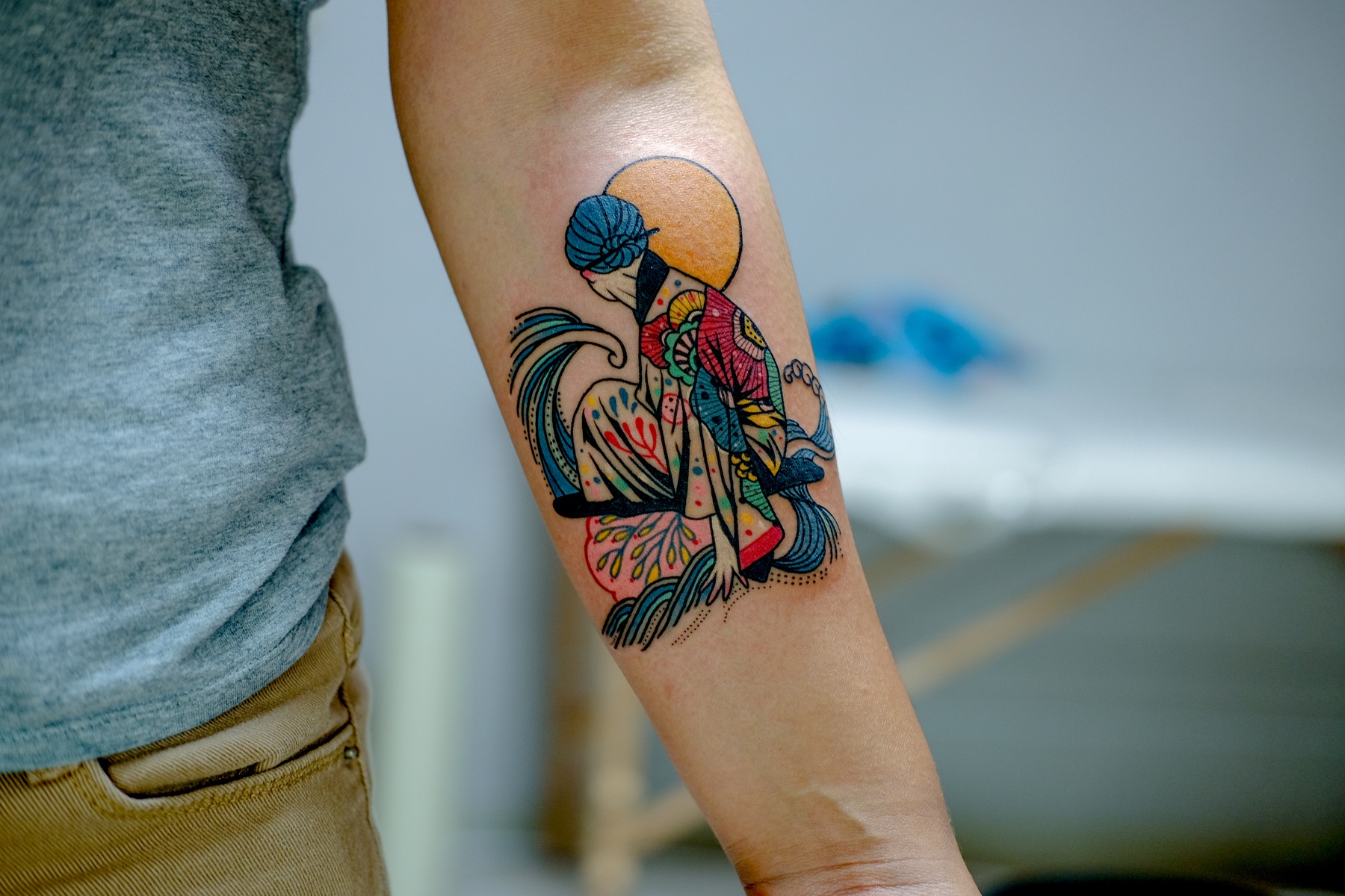 A women wearing a kimono and Waves — 1 of 1